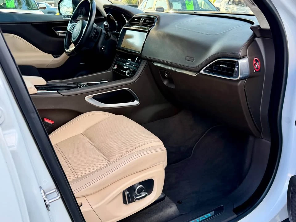 2019 Jaguar - Image 16 of 20