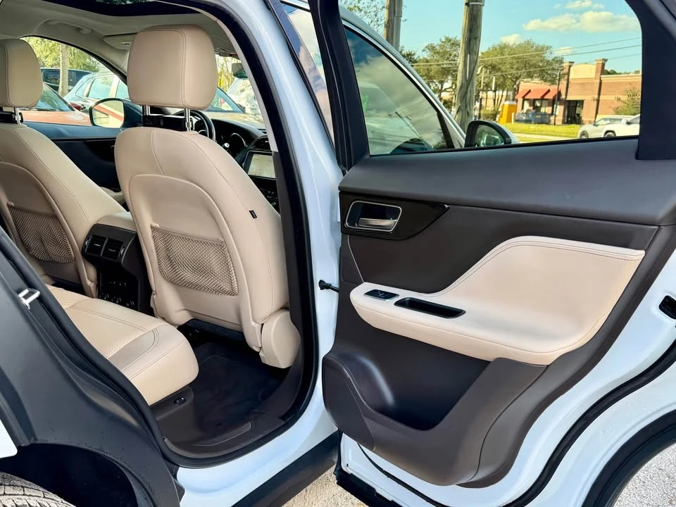 2019 Jaguar - Image 13 of 20