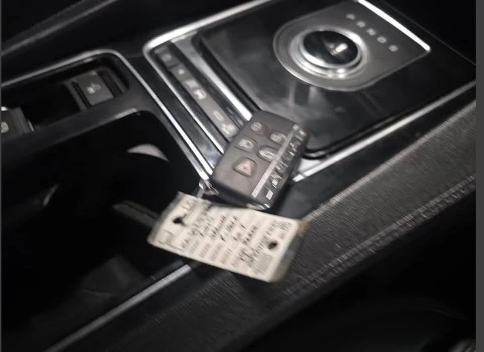 2019 Jaguar F-Pace - Image 10 of 12