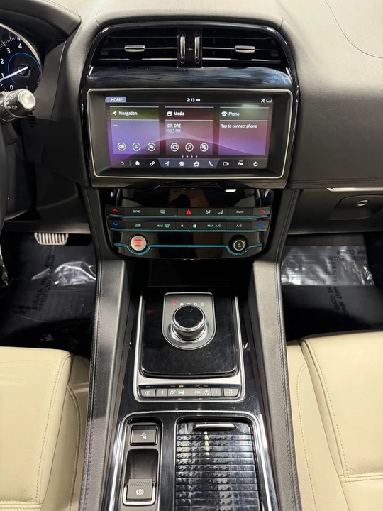 2019 Jaguar F-Pace - Image 10 of 19