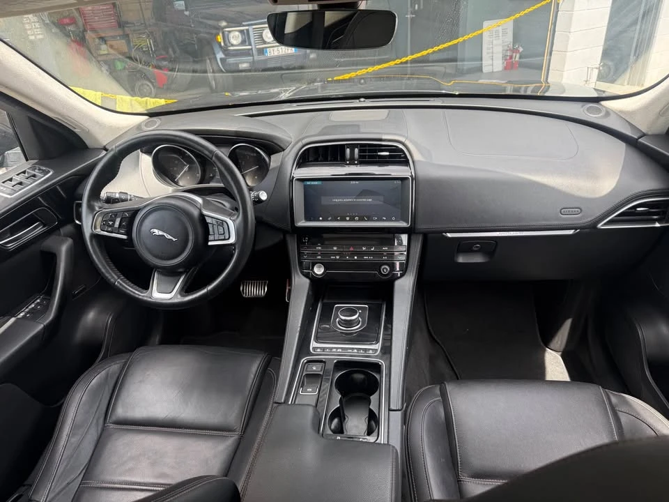 2019 Jaguar F-Pace - Image 9 of 13