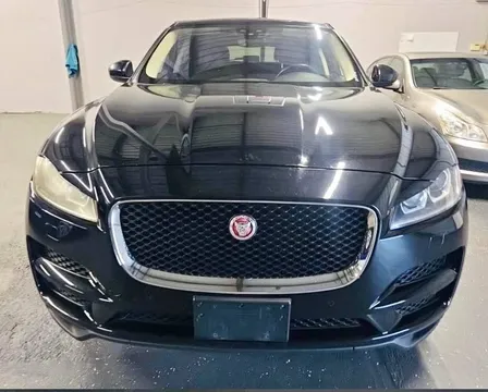 2019 Jaguar F-PACE 30t Prestige Sport Utility 4D