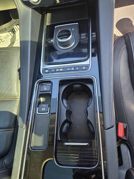 2019 Jaguar F-Pace - Image 16 of 20
