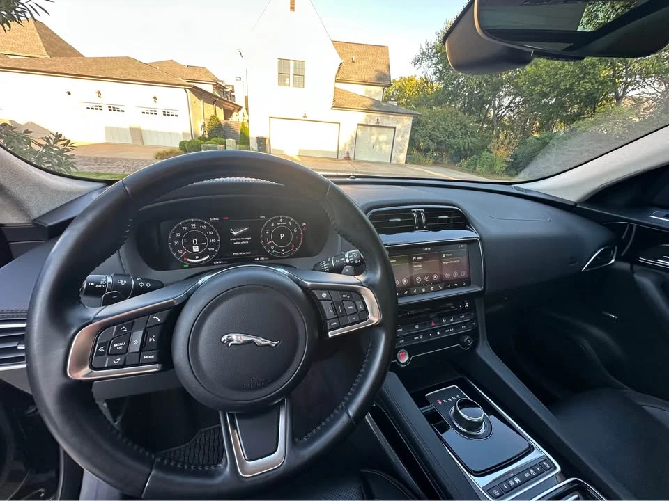 2019 Jaguar F-Pace - Image 7 of 20
