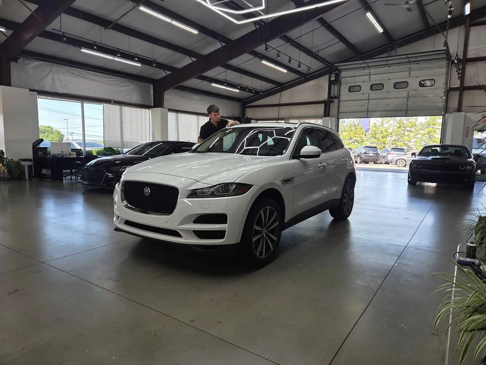 2019 Jaguar F-Pace - Image 2 of 7