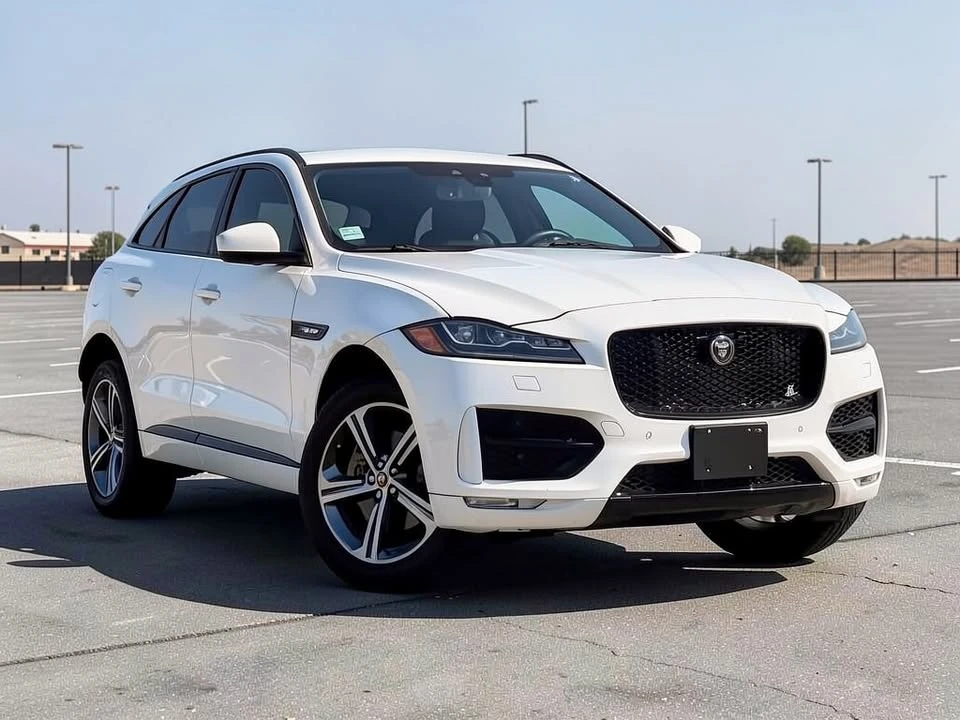 2019 Jaguar F-Pace - Image 2 of 20