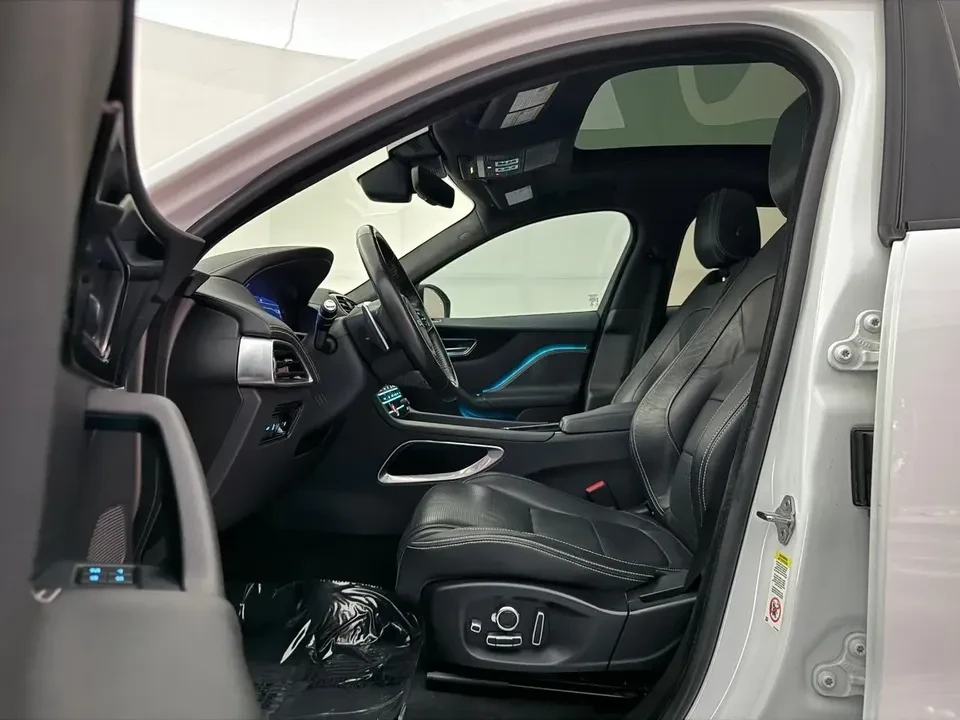 2019 Jaguar F-Pace - Image 9 of 20