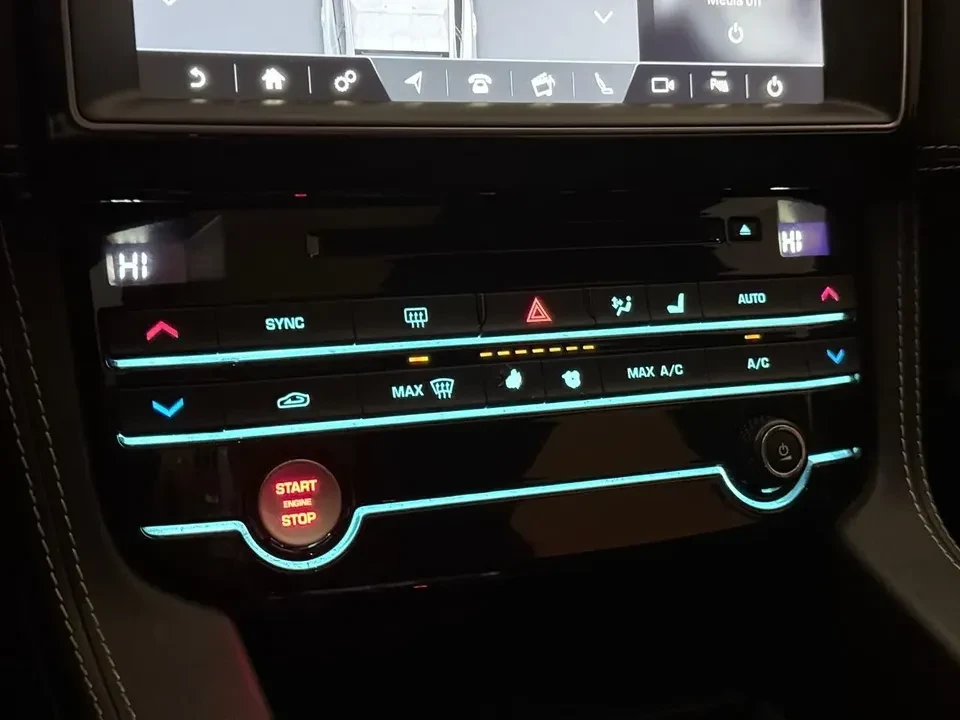 2019 Jaguar F-Pace - Image 16 of 20