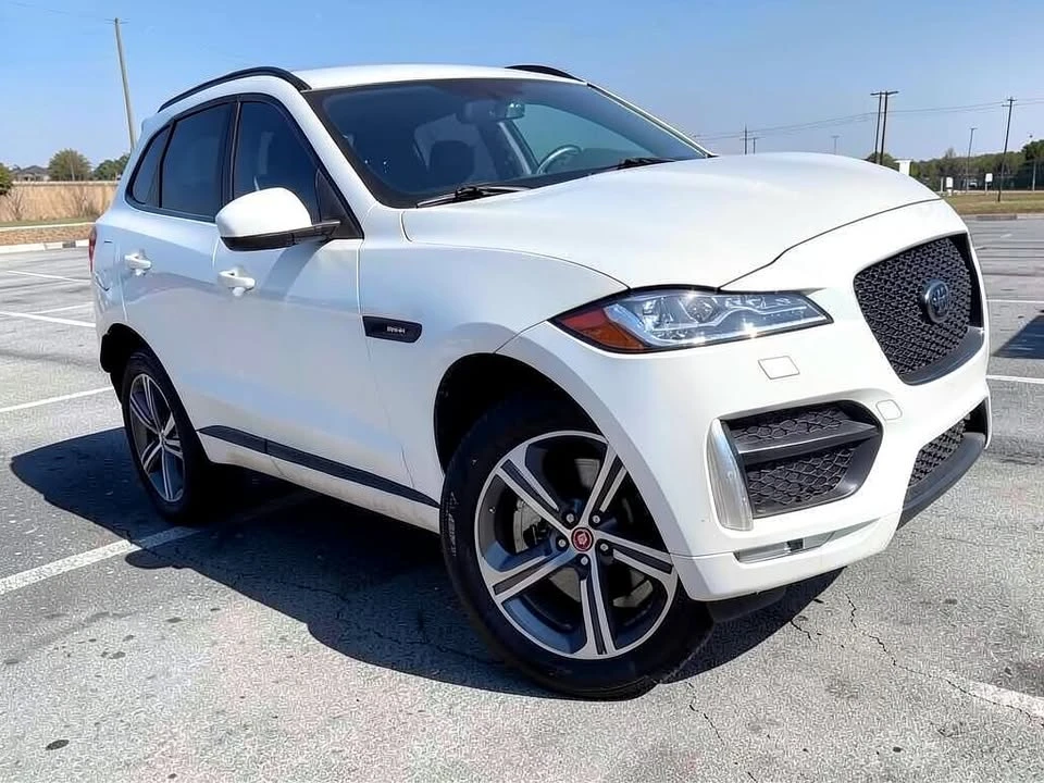 2019 Jaguar F-Pace - Image 4 of 20