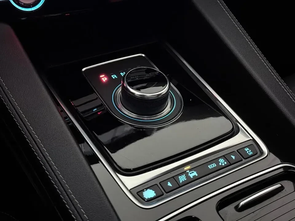 2019 Jaguar F-Pace - Image 17 of 20