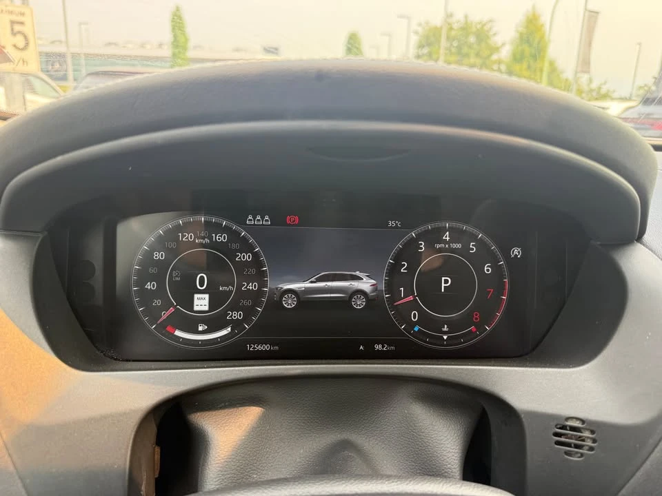 2019 Jaguar F-Pace - Image 4 of 8