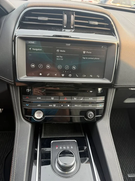 2019 Jaguar F-Pace - Image 8 of 8