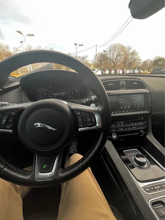 2019 Jaguar F-Pace SVR - Image 4 of 4