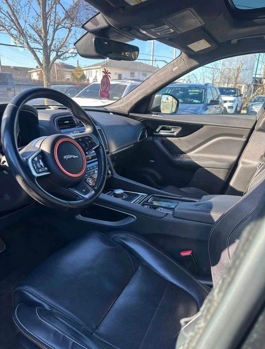 2019 Jaguar F-Pace SVR - Image 9 of 10