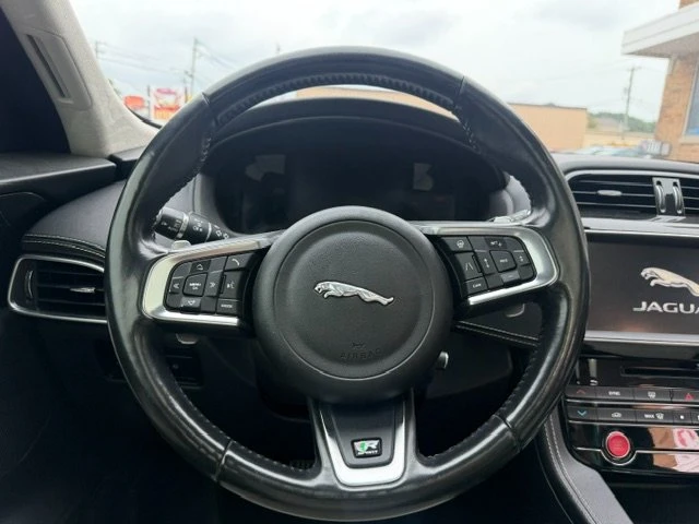 2019 Jaguar F-Pace - Image 14 of 20