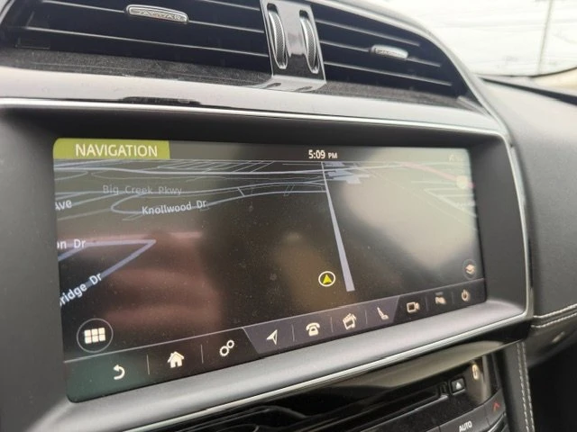 2019 Jaguar F-Pace - Image 18 of 20