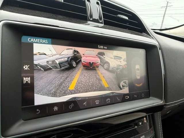 2019 Jaguar F-Pace - Image 17 of 20