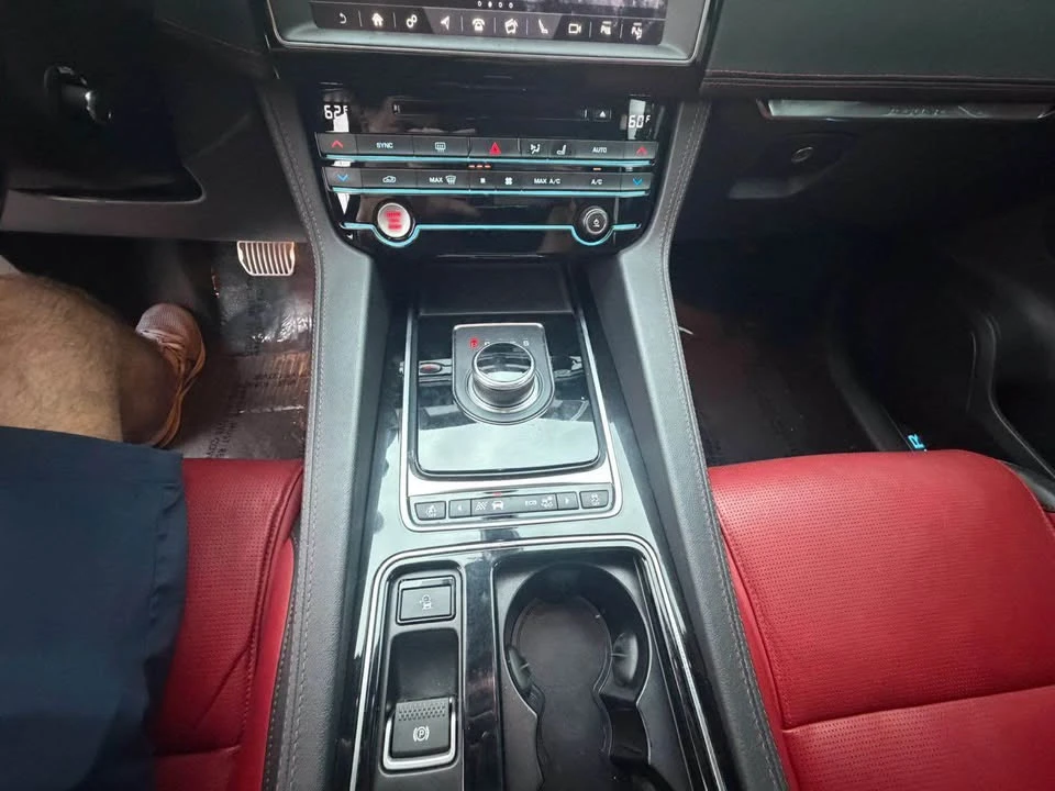 2019 Jaguar F-Pace SVR - Image 16 of 17