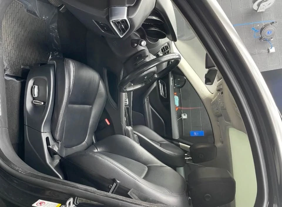 2019 Jaguar F-Pace - Image 5 of 10
