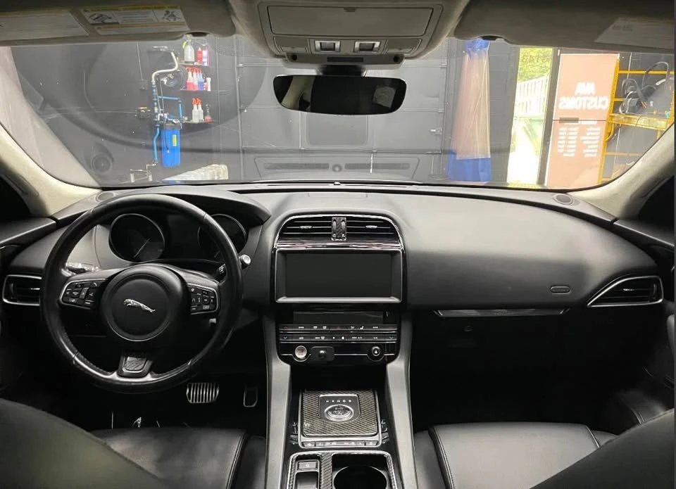 2019 Jaguar F-Pace - Image 10 of 10