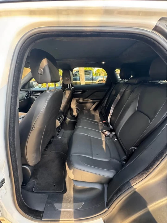 2019 Jaguar F-Pace - Image 5 of 10
