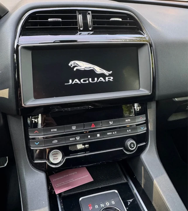 2019 Jaguar F-Pace - Image 10 of 10