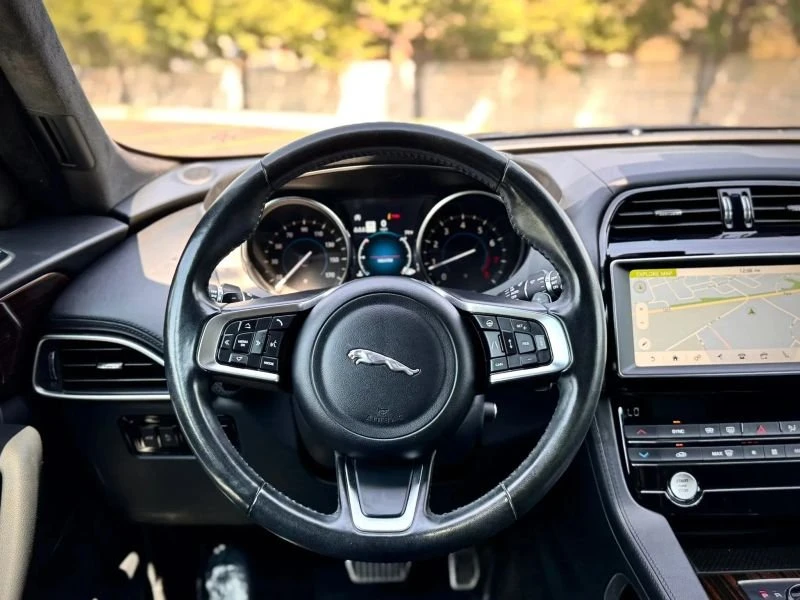 2019 Jaguar F-Pace - Image 7 of 20