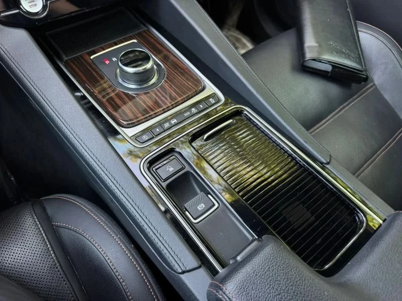 2019 Jaguar F-Pace - Image 13 of 20