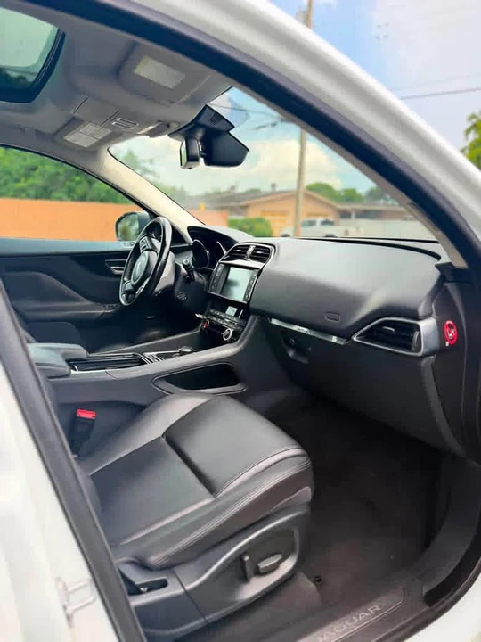 2019 Jaguar F-Pace - Image 17 of 19