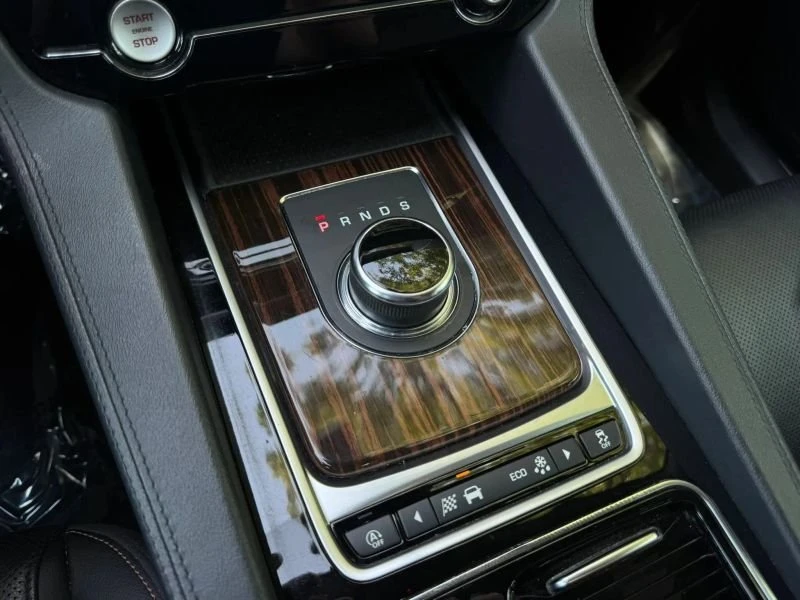 2019 Jaguar F-Pace - Image 14 of 20