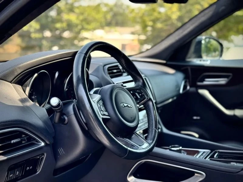 2019 Jaguar F-Pace - Image 5 of 20
