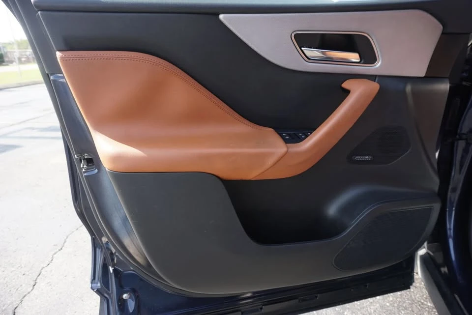 2019 Jaguar F-Pace - Image 17 of 20