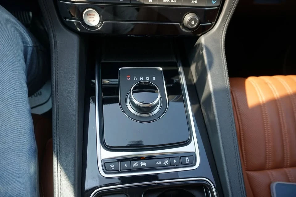 2019 Jaguar F-Pace - Image 10 of 20