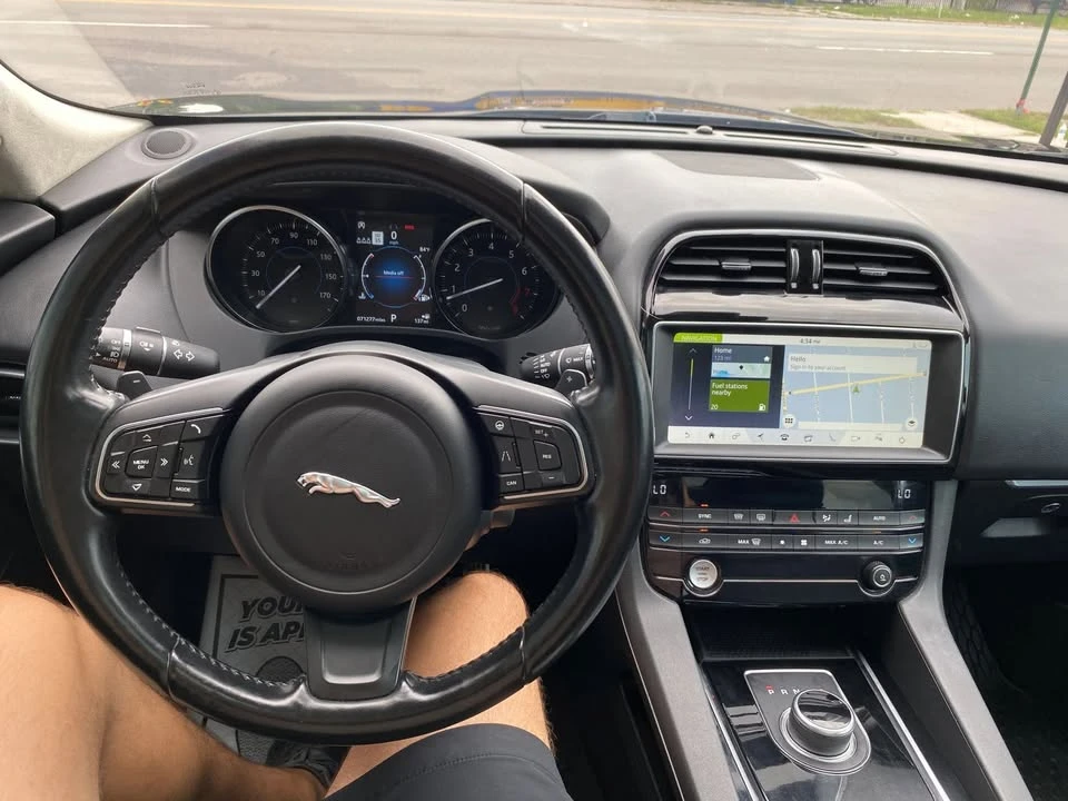 2019 Jaguar F-Pace - Image 15 of 20