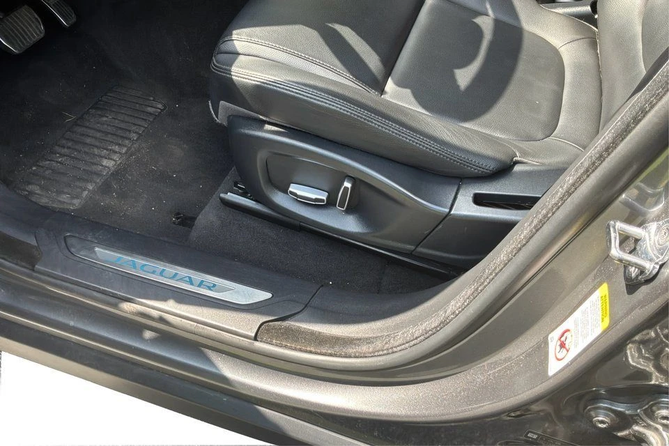 2019 Jaguar F-Pace - Image 18 of 20