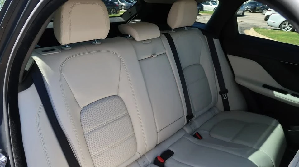 2019 Jaguar F-Pace - Image 9 of 10