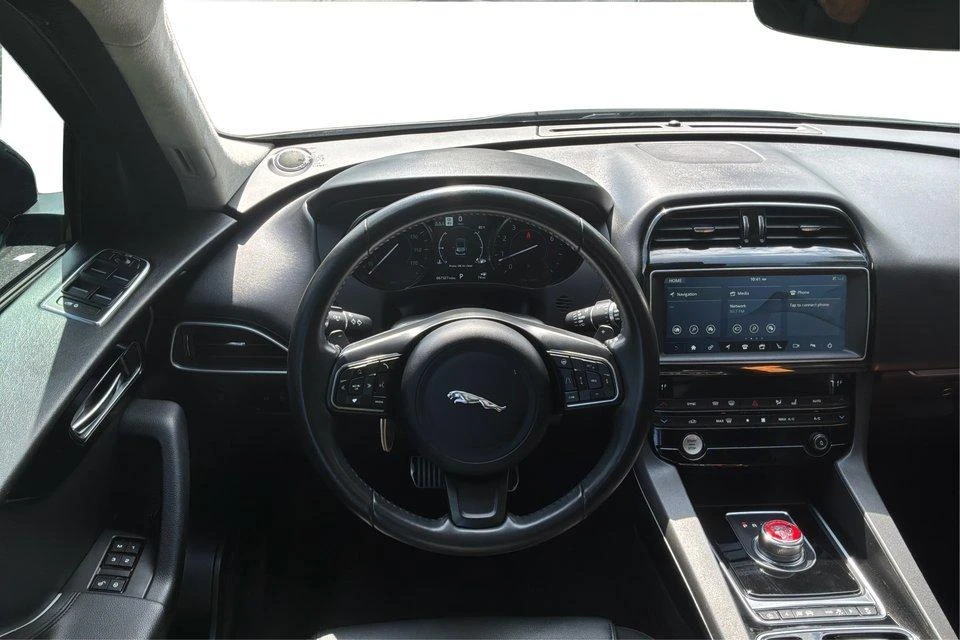 2019 Jaguar F-Pace - Image 13 of 20