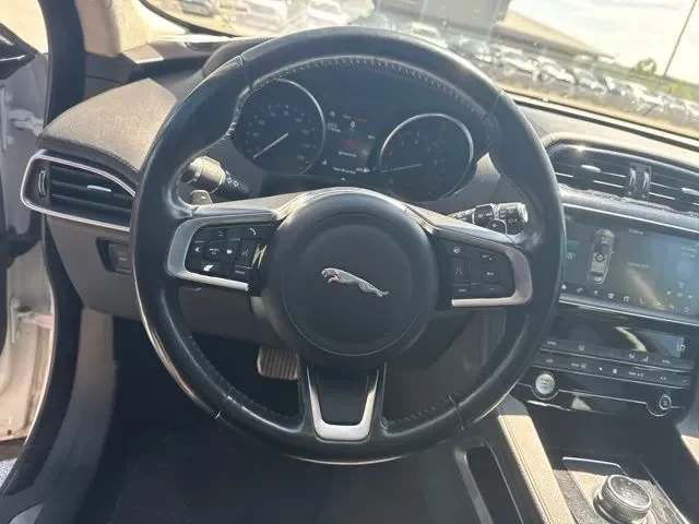 2019 Jaguar F-Pace - Image 9 of 13