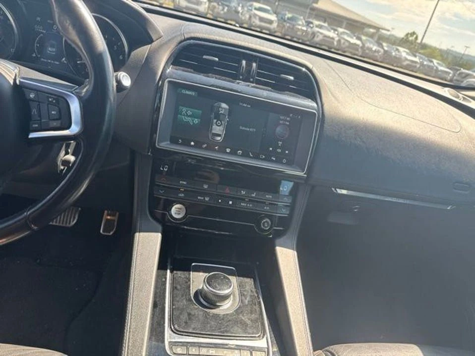 2019 Jaguar F-Pace - Image 8 of 14