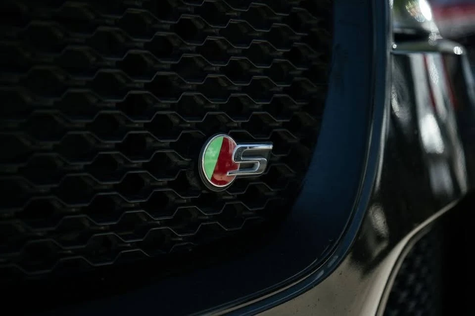2019 Jaguar F-Pace - Image 10 of 20