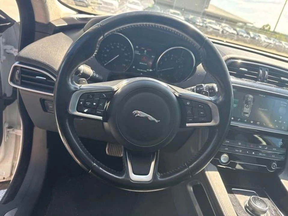 2019 Jaguar F-Pace - Image 9 of 14