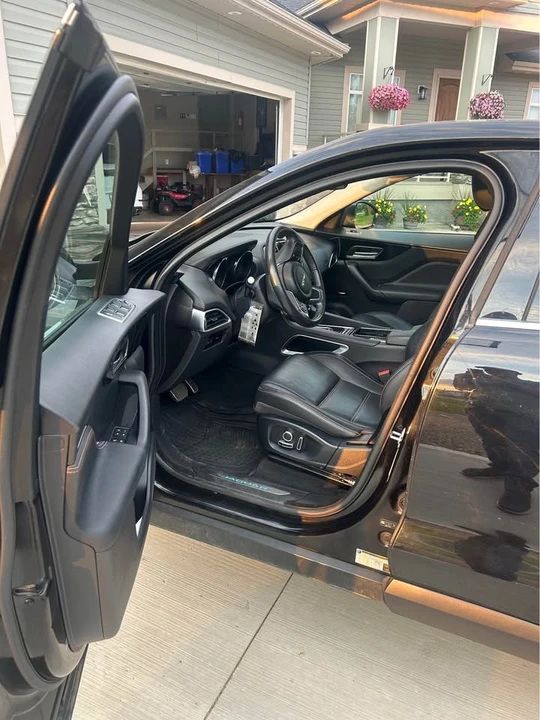2019 Jaguar F-Pace - Image 6 of 10