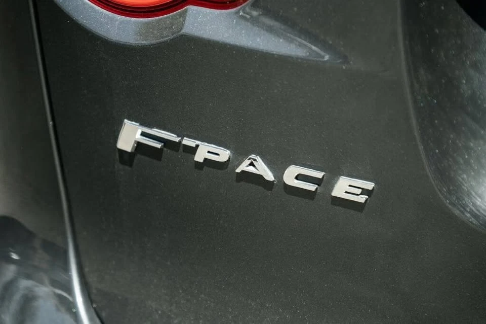 2019 Jaguar F-Pace - Image 13 of 20