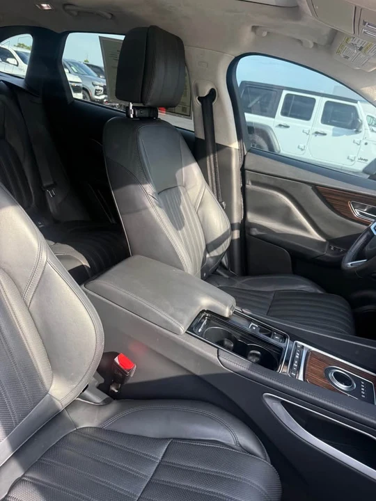 2019 Jaguar F-Pace - Image 4 of 5