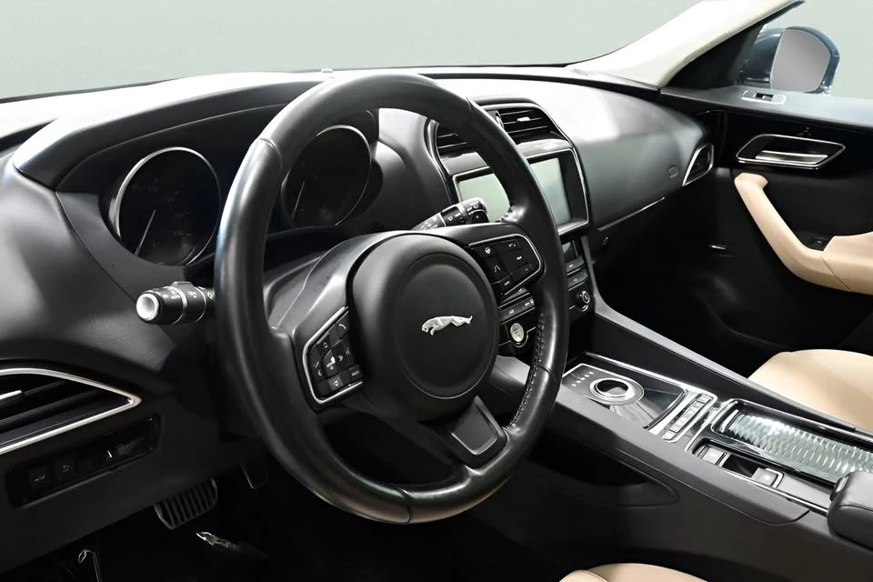2019 Jaguar F-Pace - Image 10 of 20