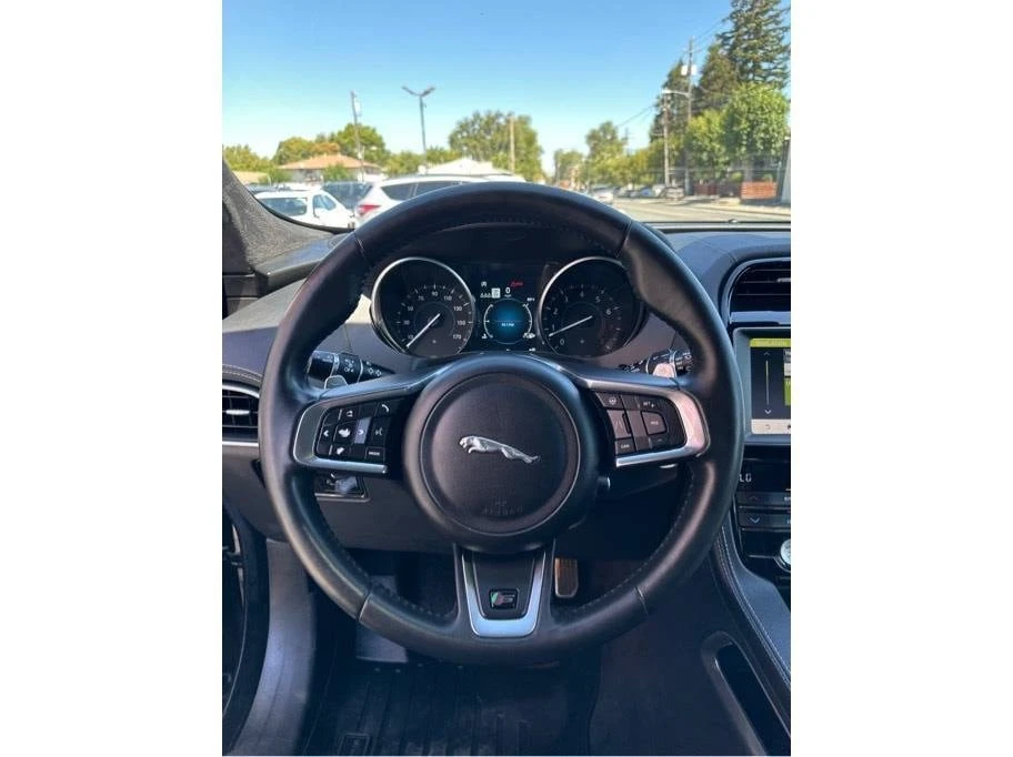 2019 Jaguar F-Pace - Image 17 of 20