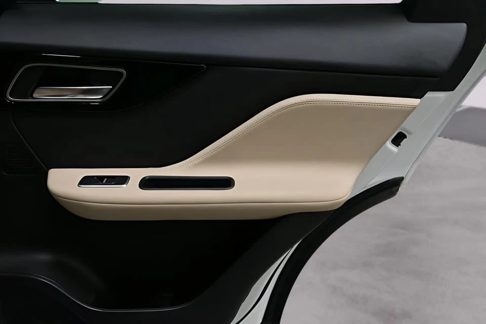 2019 Jaguar F-Pace - Image 17 of 20