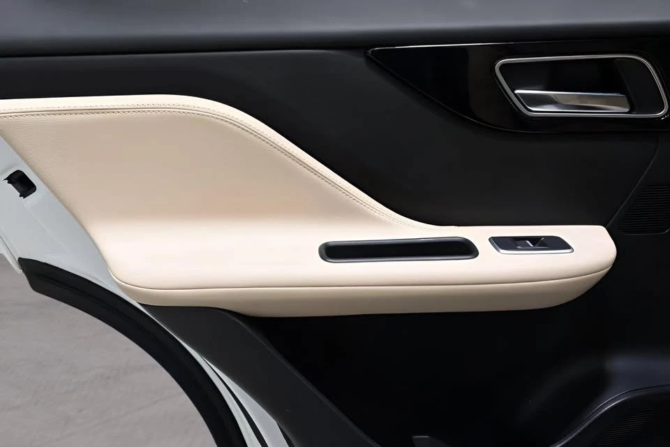 2019 Jaguar F-Pace - Image 13 of 20
