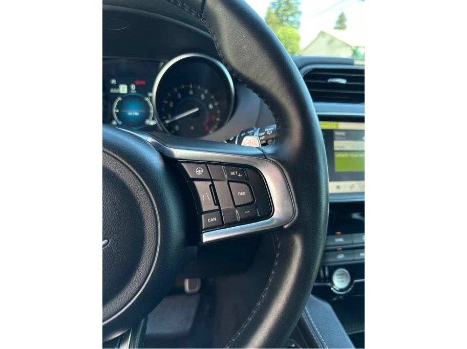 2019 Jaguar F-Pace - Image 18 of 20