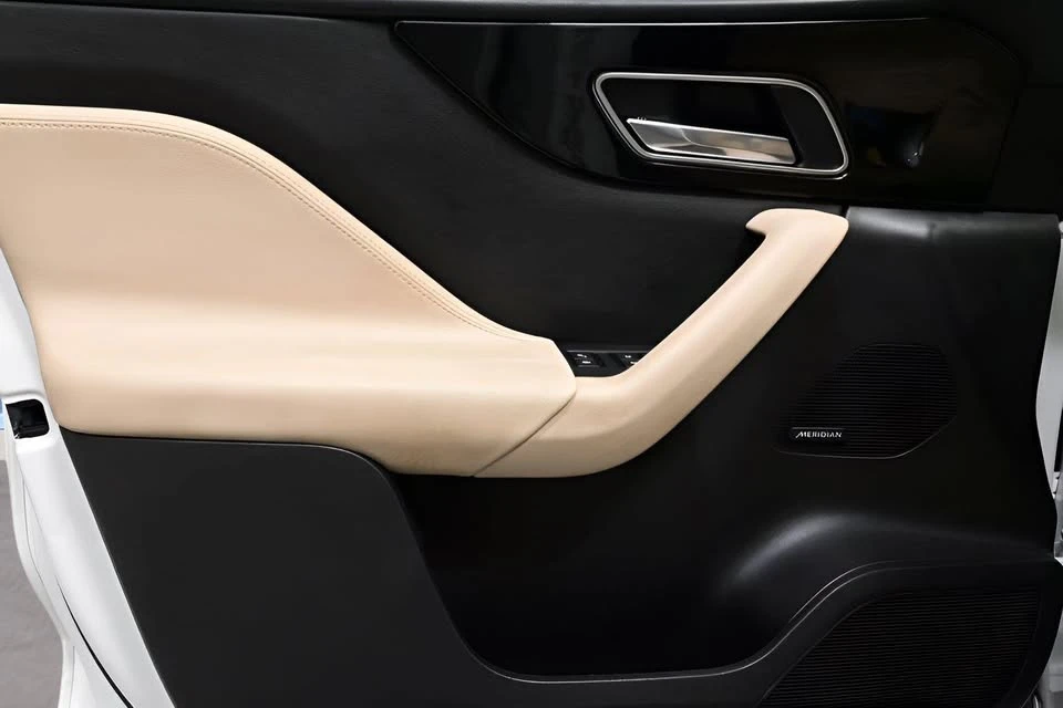 2019 Jaguar F-Pace - Image 9 of 20